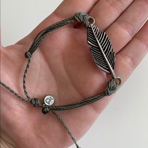Puts Vida Leaf Bracelet